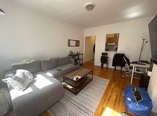 321 W 21st St #1D, New York, NY 10011