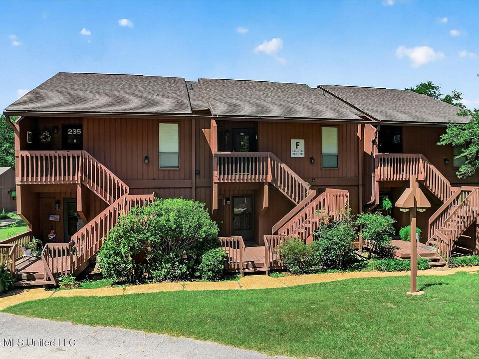 1st image of 134 Lakeside Villa