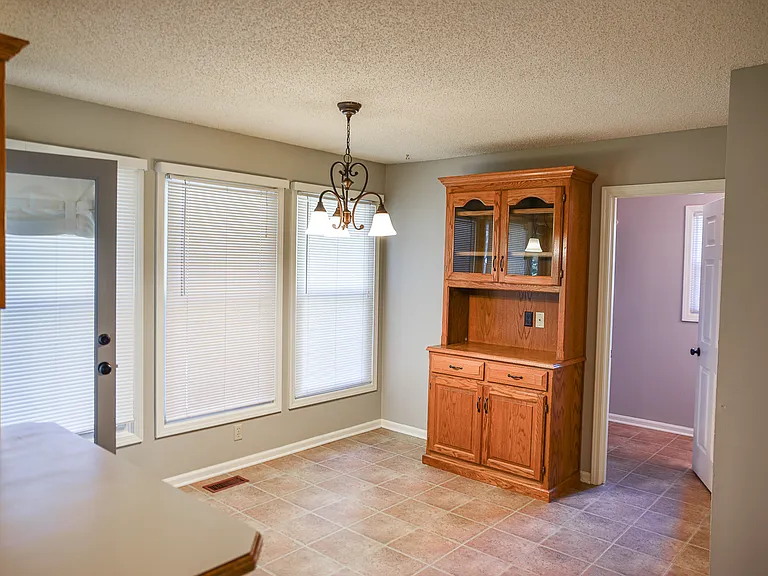 3636 Winchester Dr — Photo 7