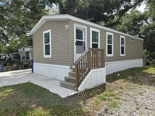 5611 Bayshore Rd #121