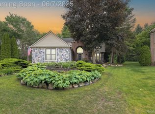 3753 Rolling Hills Rd, Orion, MI 48359