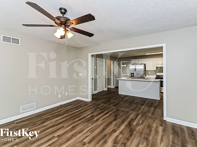 3727 Lockerbie Ln — Photo 4