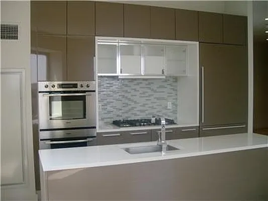 Rented by siso Sales Group | media 18