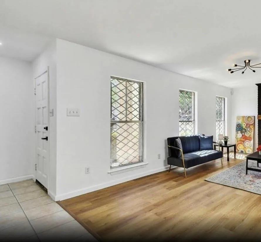 3 bed, 2.5 bath, 1697 sqft, $2,300 — Photo 3