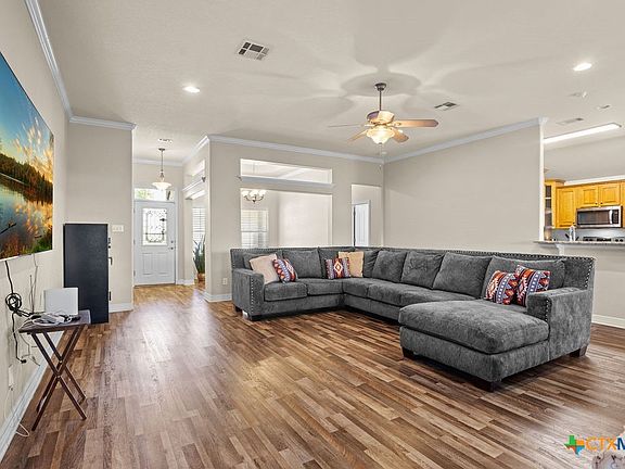 5th image of 428 Armstrong Dr