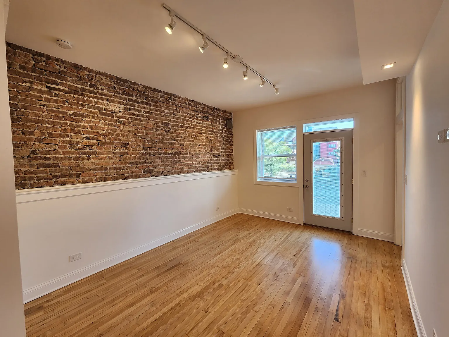 3 bed, $2,565 — Photo 3