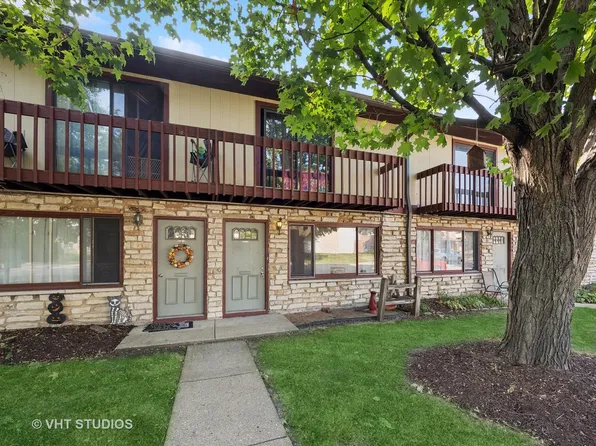 422 Lincoln Ave APT B, Fox River Grove, IL 60021