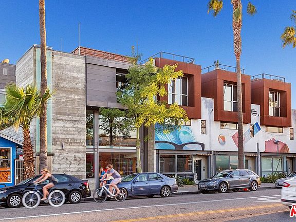 3rd image of 1107 W Washington Blvd