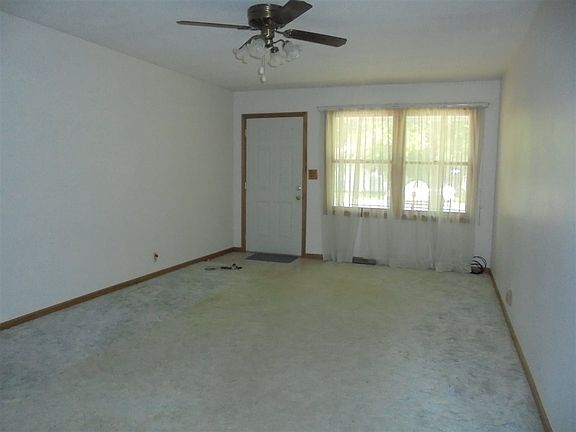 4th image of 922 N Olive St