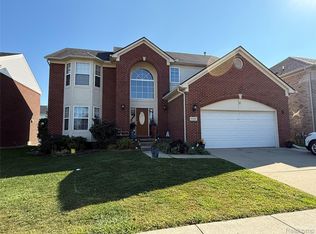 5102 Ridge Ln, Warren, MI 48092