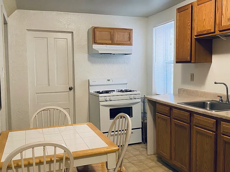1701 Brownsville Rd #4 — Photo 4