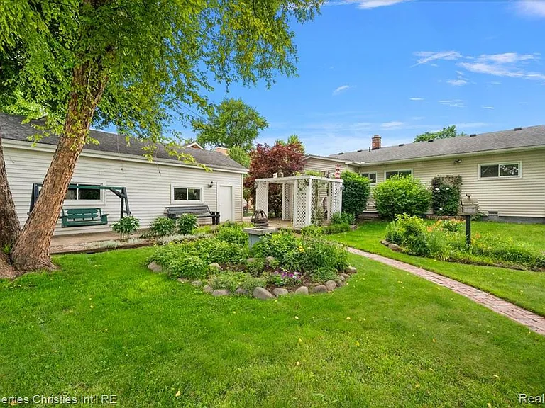 735 Novi St — Photo 33