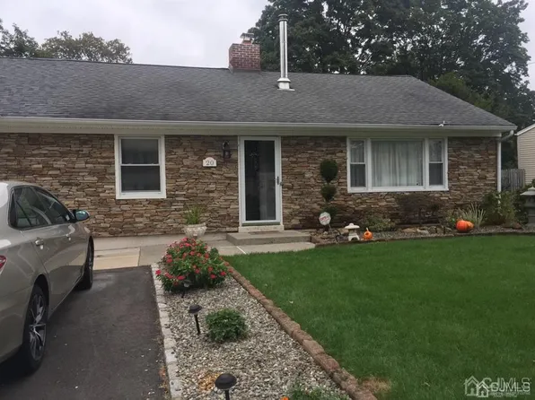 20 Ramsey Rd, Middlesex, NJ 08846