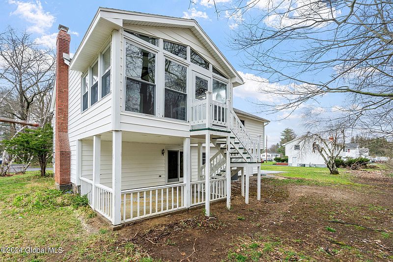 5th image of 964 Douglas Court