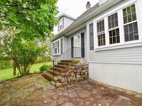 3rd image of 352 Barbara Ct