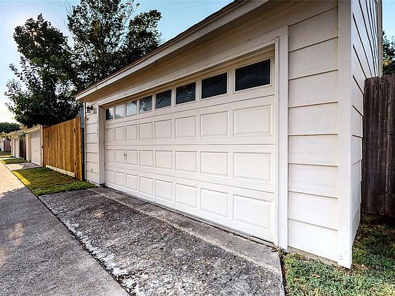 4th image of 10153 Kemp Forest Dr