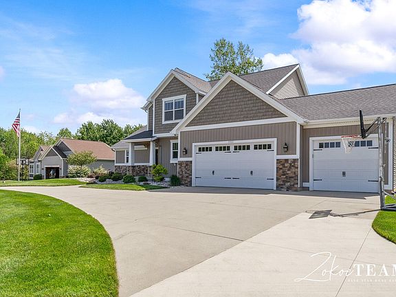 3rd image of 1922 Stratford Ln NW
