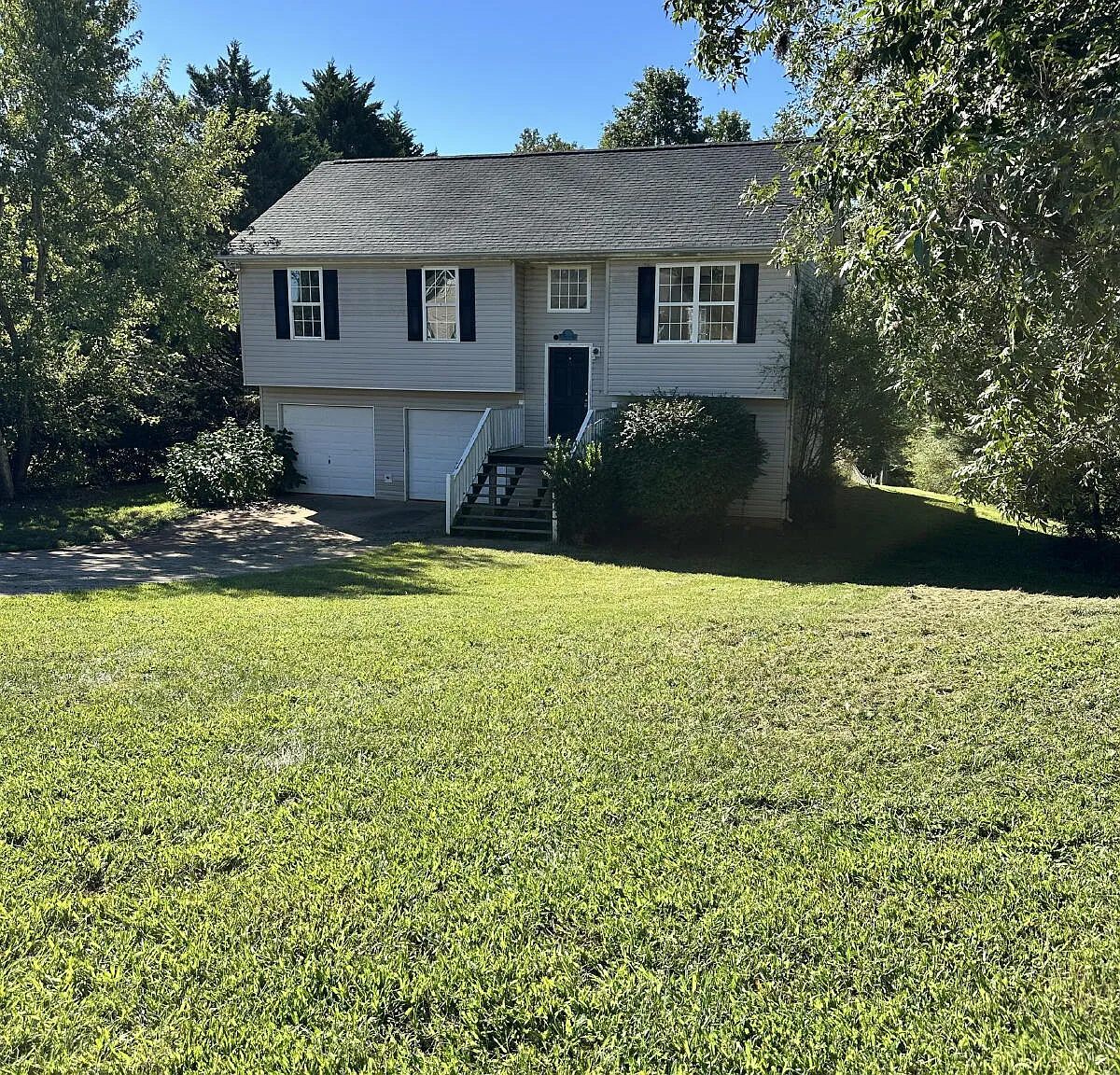 4 bed, 2.0 bath, 1548 sqft, $1,840 — Photo 2