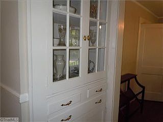 5th image of 719 Knollwood St