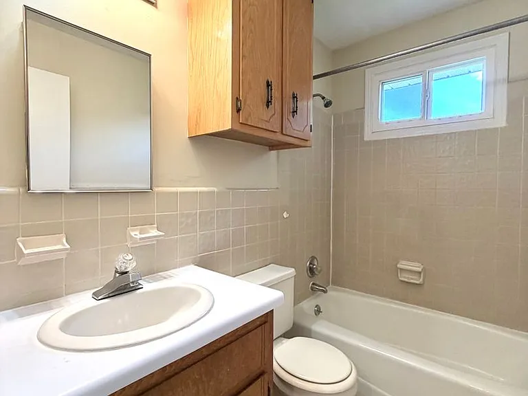 Bancroft Circle Apartments — Photo 34