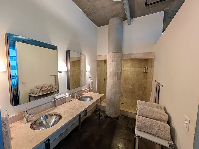 311 W 5th St #606 — Photo 31