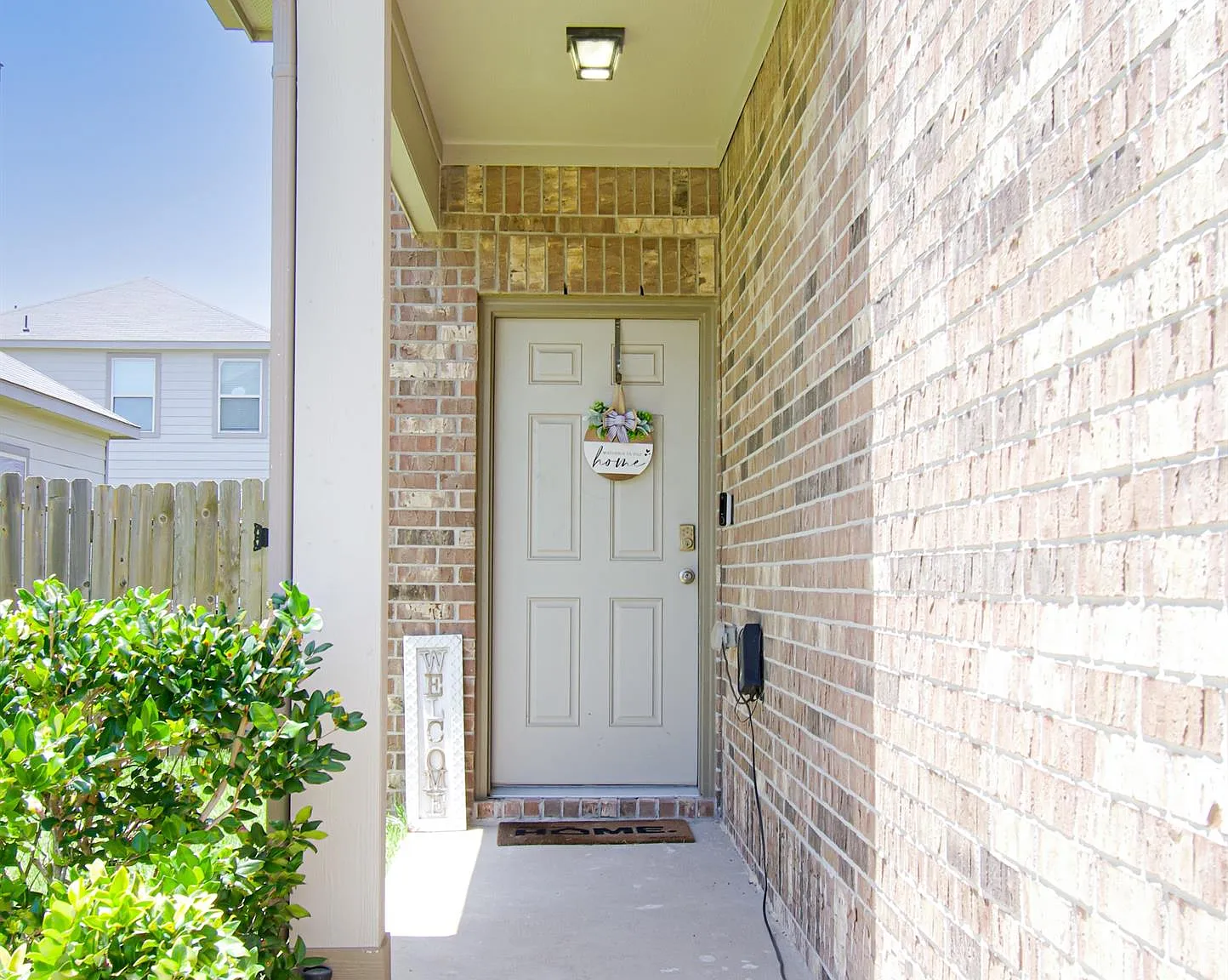 4 bed, 2.5 bath, 2032 sqft, $2,300 — Photo 4