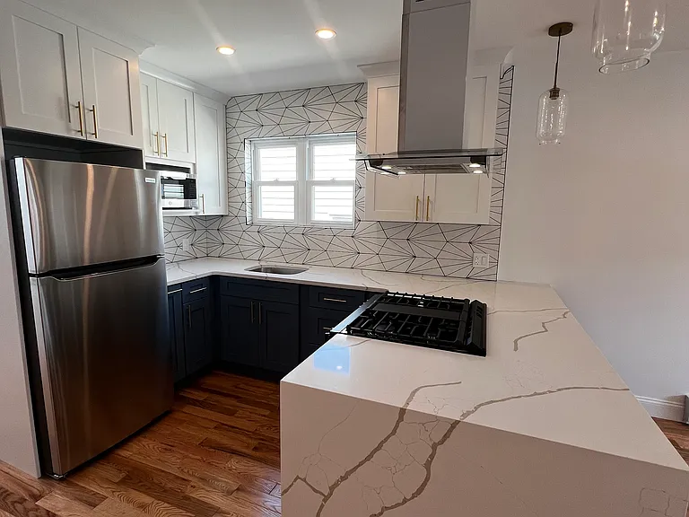 Revere Ave — Photo 1