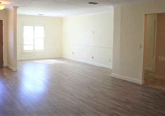 5th image of 4633 Glenside Cir