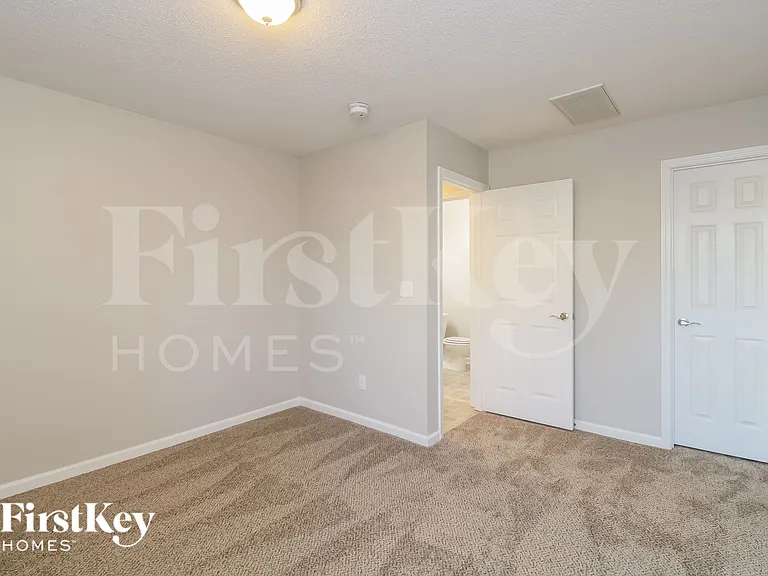 109 Sydney Ct — Photo 11
