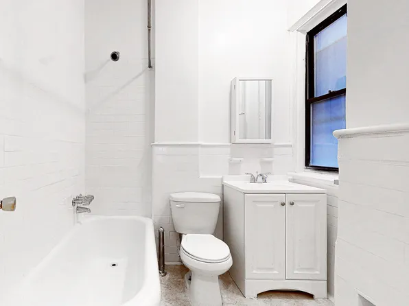 256 Seaman Avenue image 7 of 8