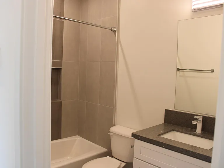 2nd ba with tub
