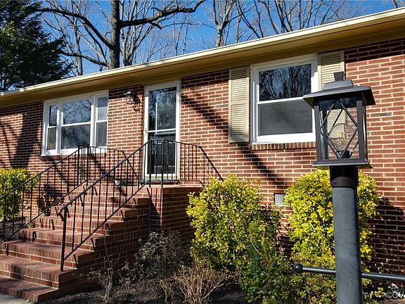 3rd image of 2900 Stanwix Ln