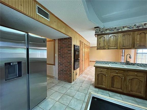2nd image of 12 River Park Dr