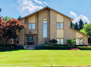 13564 Westbrook Rd, Plymouth, MI 48170