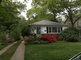 44 West Dr, Massapequa, NY 11758