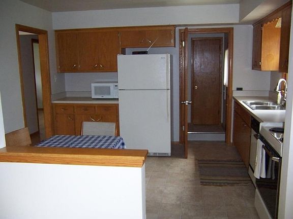 5th image of W148N8252 Albert Pl