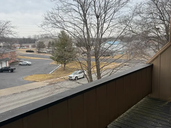 2414 W Pasmoso Dr APT 301, Peoria, IL 61614