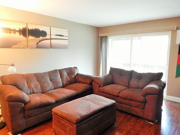 2nd image of 9S101 Lake Dr APT 202
