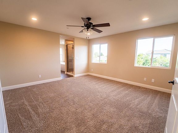 4th image of 1660 Oak Park Dr