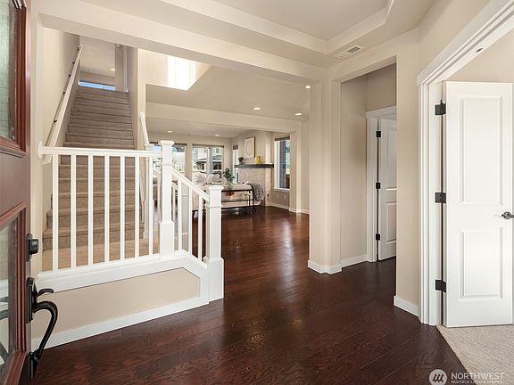 3rd image of 346 Zemp Way NE