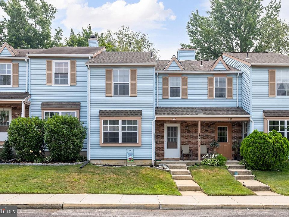 1st image of 832 Saint Regis Ct
