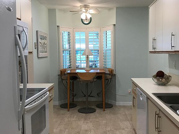 2nd image of 215 Grove Isle Cir #215