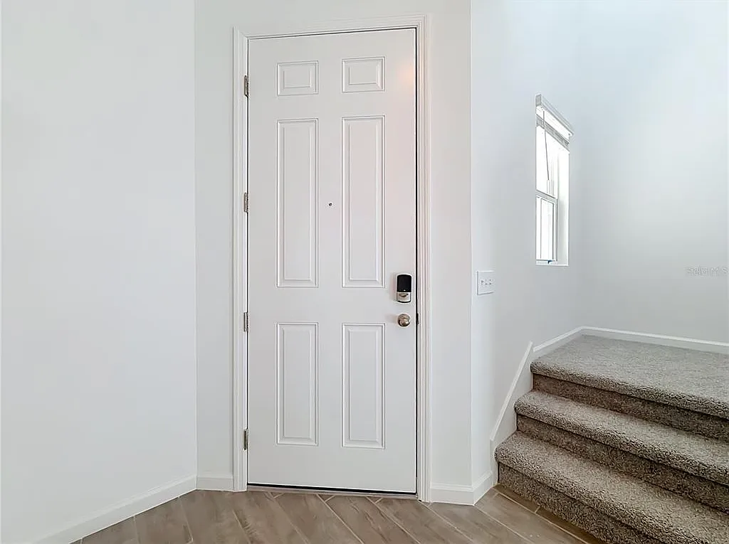 4 bed, 3.0 bath, 2170 sqft, $2,600 — Photo 3