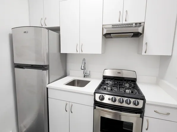 465 Lexington Avenue image 1 of 7