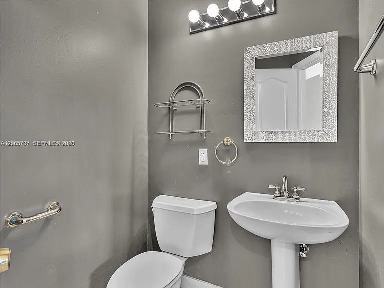 11335 Lake Shore Dr — Photo 22