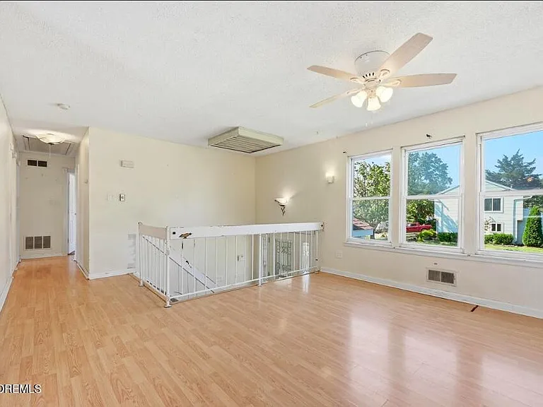 200 Pacific Ave — Photo 4