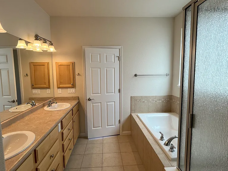 Primary 5-piece bath