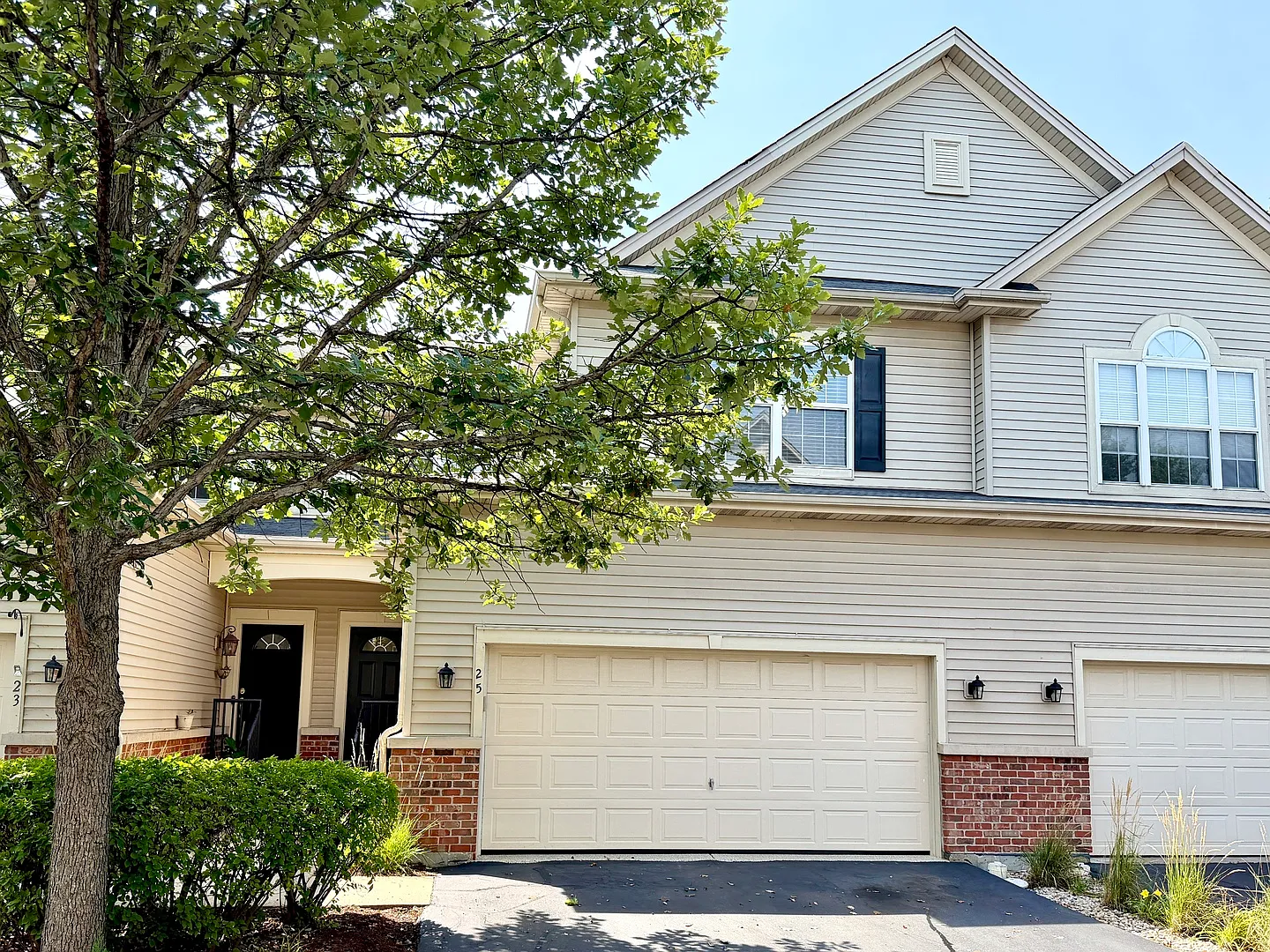 3 bed, 2.5 bath, 1600 sqft, $3,000 — Photo 1