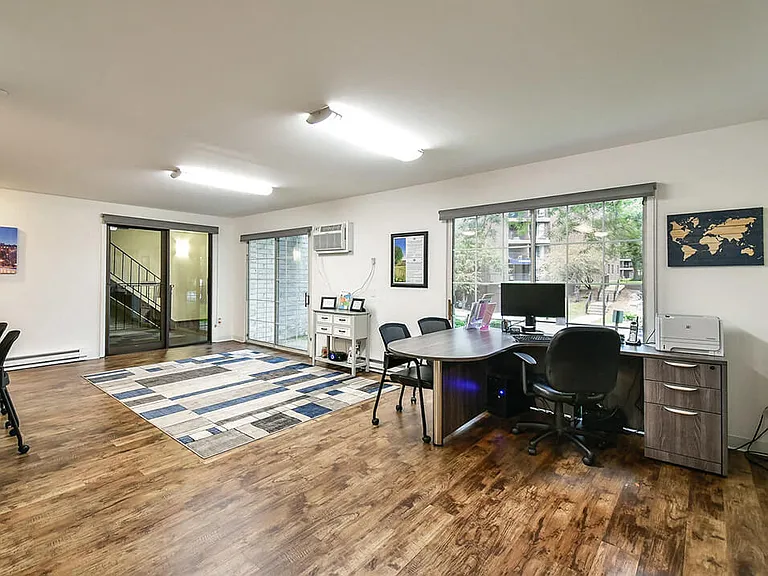River's Edge Leasing Office