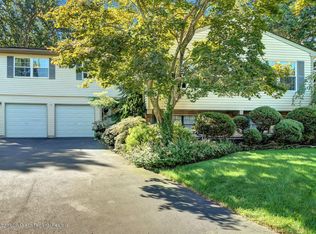 18 James Hollow Ct, Howell, NJ